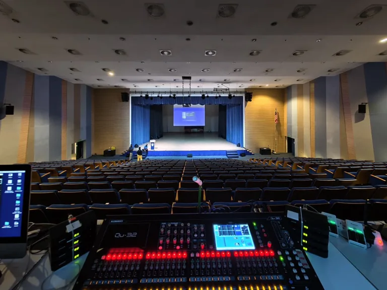 Auditorium projection screen and AV system after a previous PNSS installation